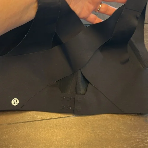 New Lululemon Black Sports Bra with Support Code Technology - Picture 3 of 4